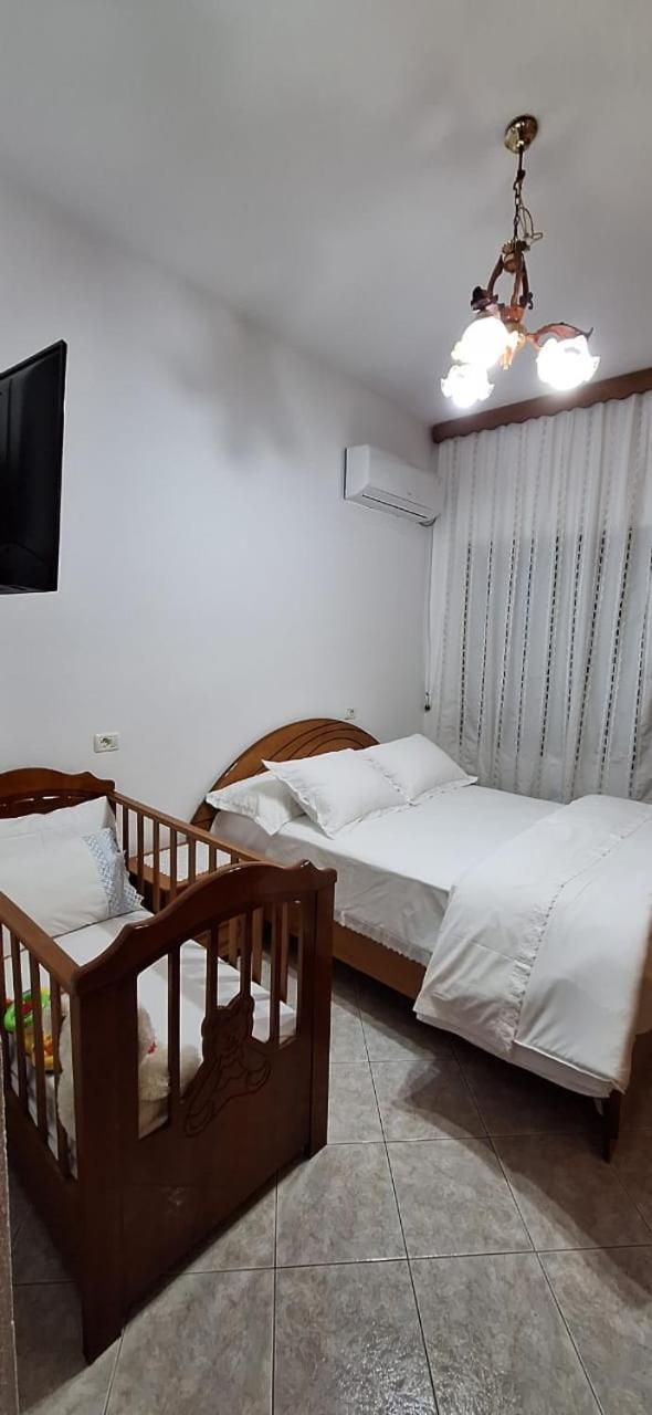 Marbi Guest House Gjirokastër Exteriör bild