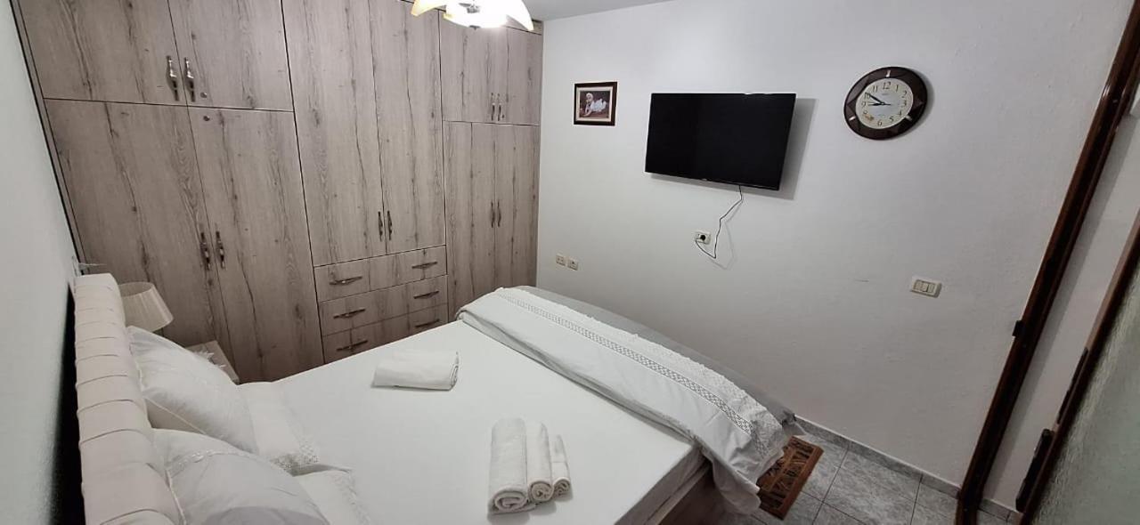 Marbi Guest House Gjirokastër Exteriör bild