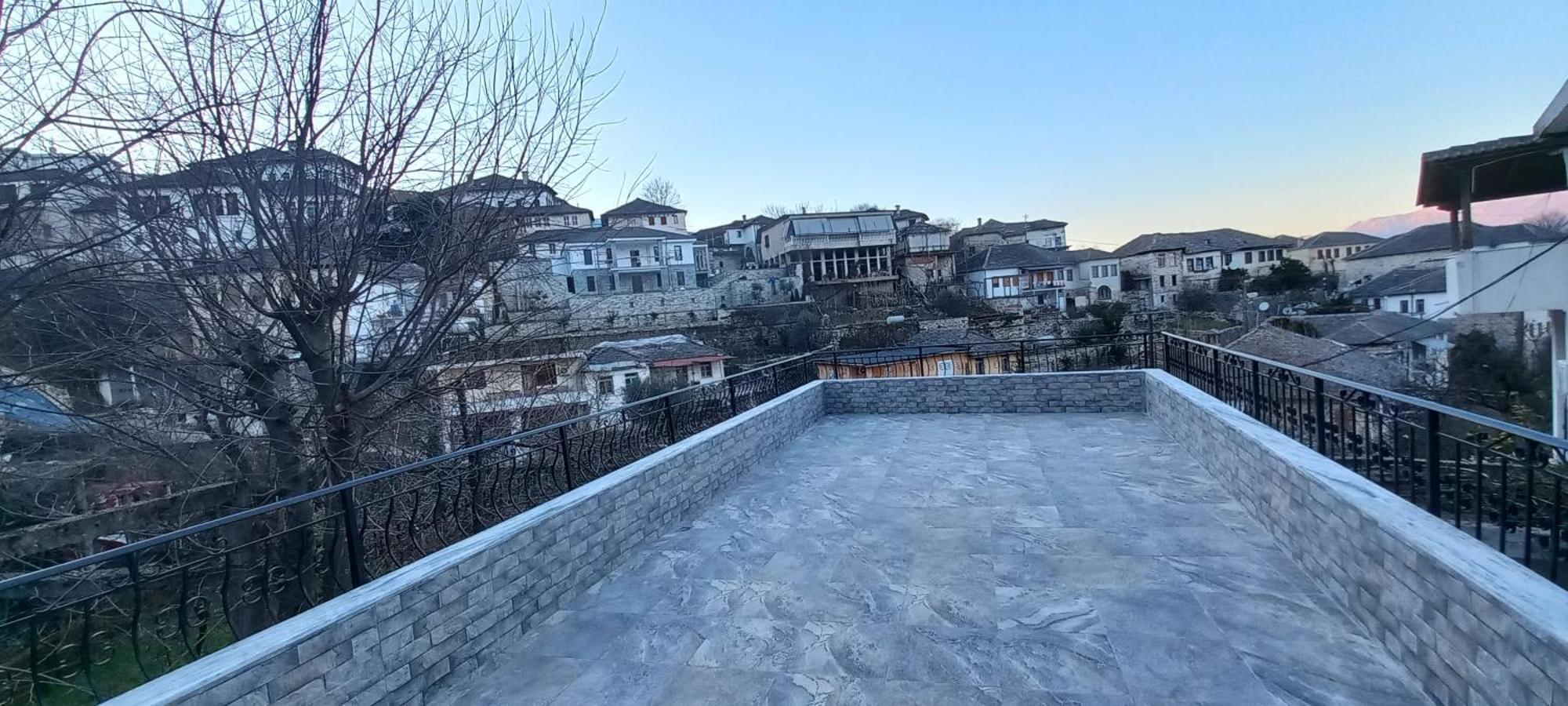 Marbi Guest House Gjirokastër Exteriör bild