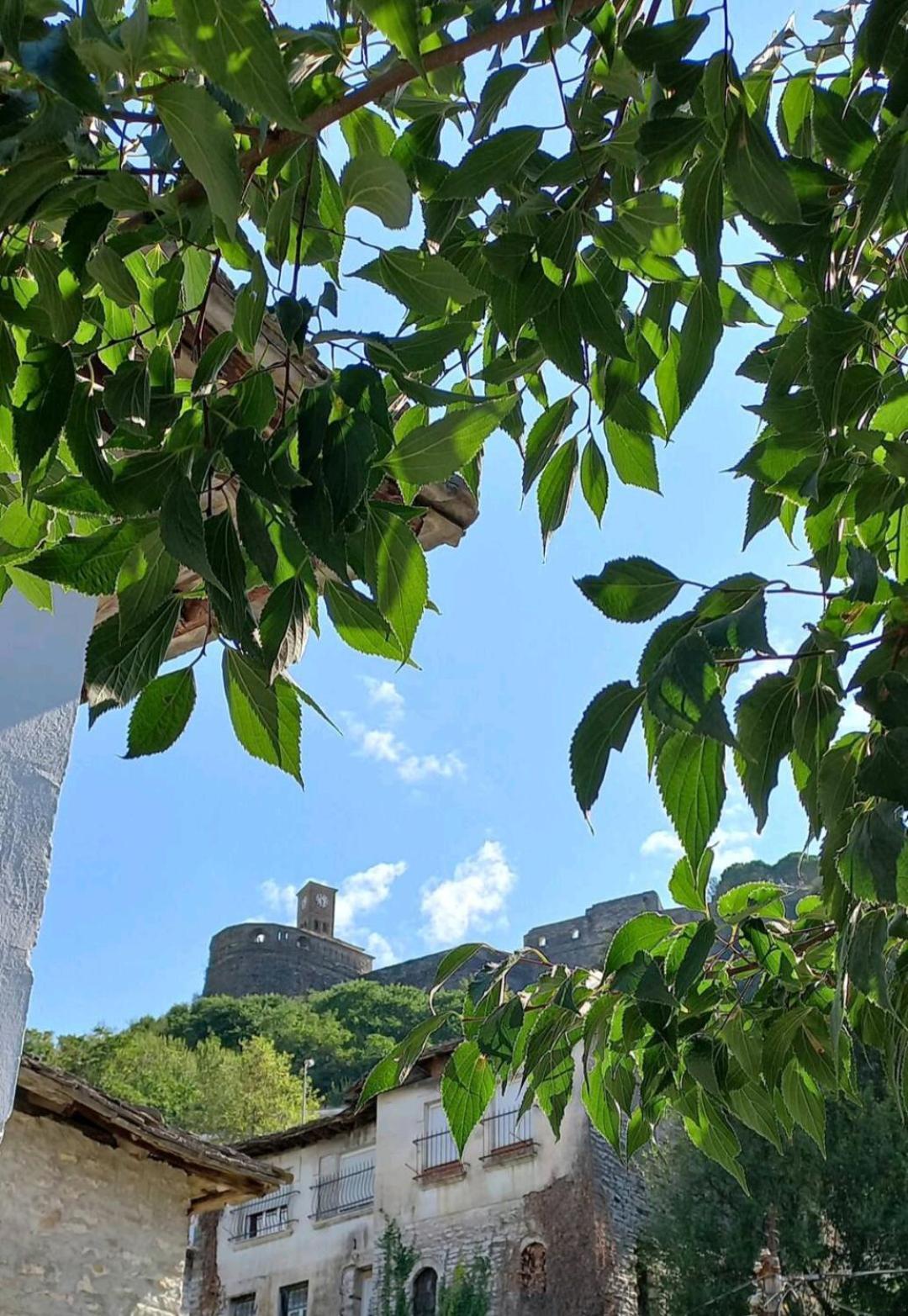 Marbi Guest House Gjirokastër Exteriör bild