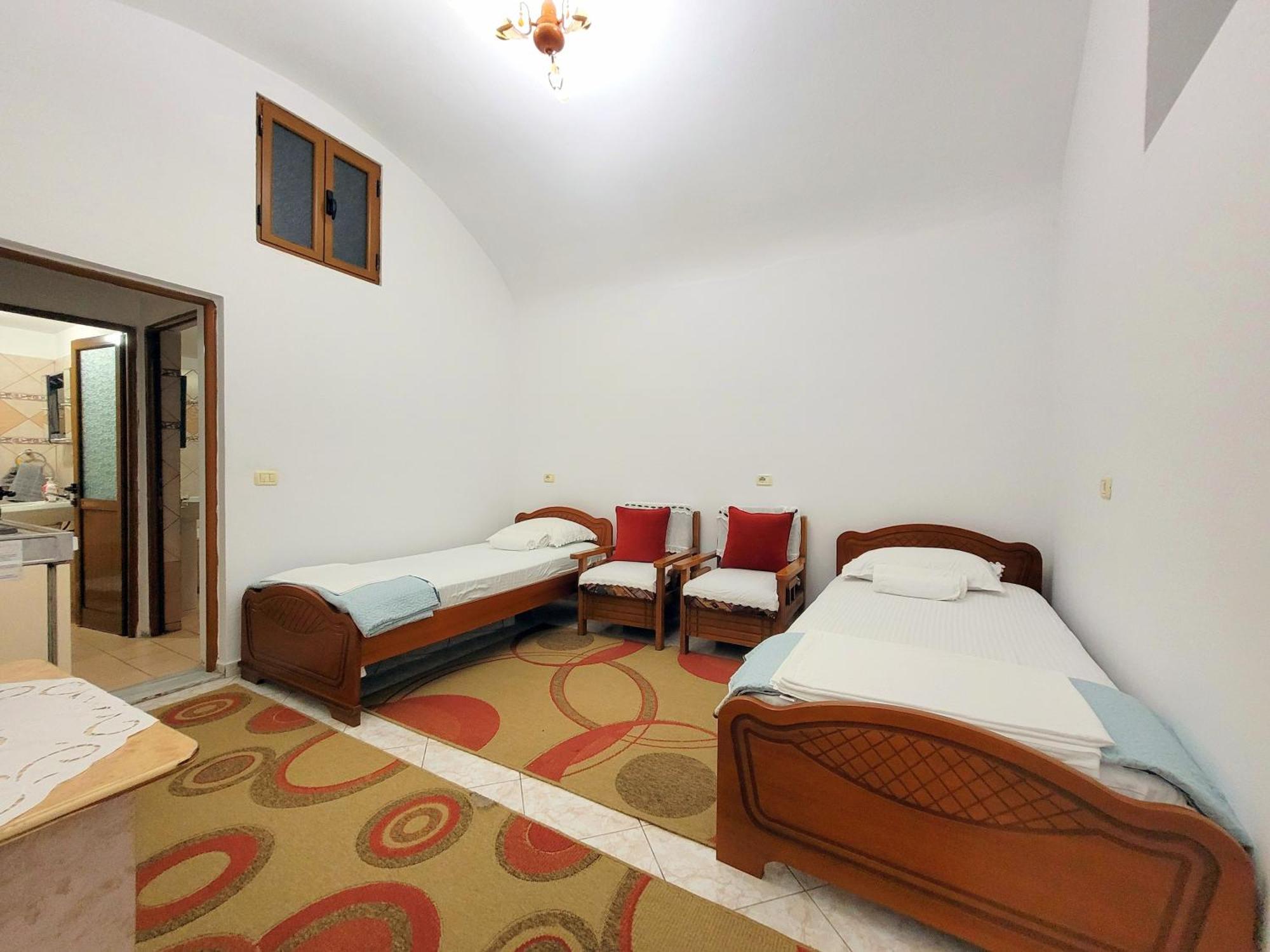 Marbi Guest House Gjirokastër Exteriör bild
