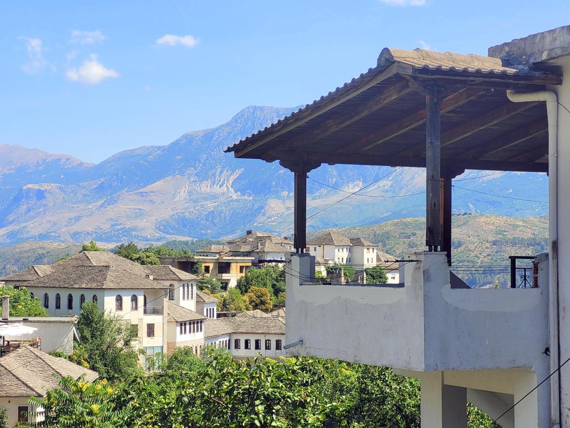 Marbi Guest House Gjirokastër Exteriör bild