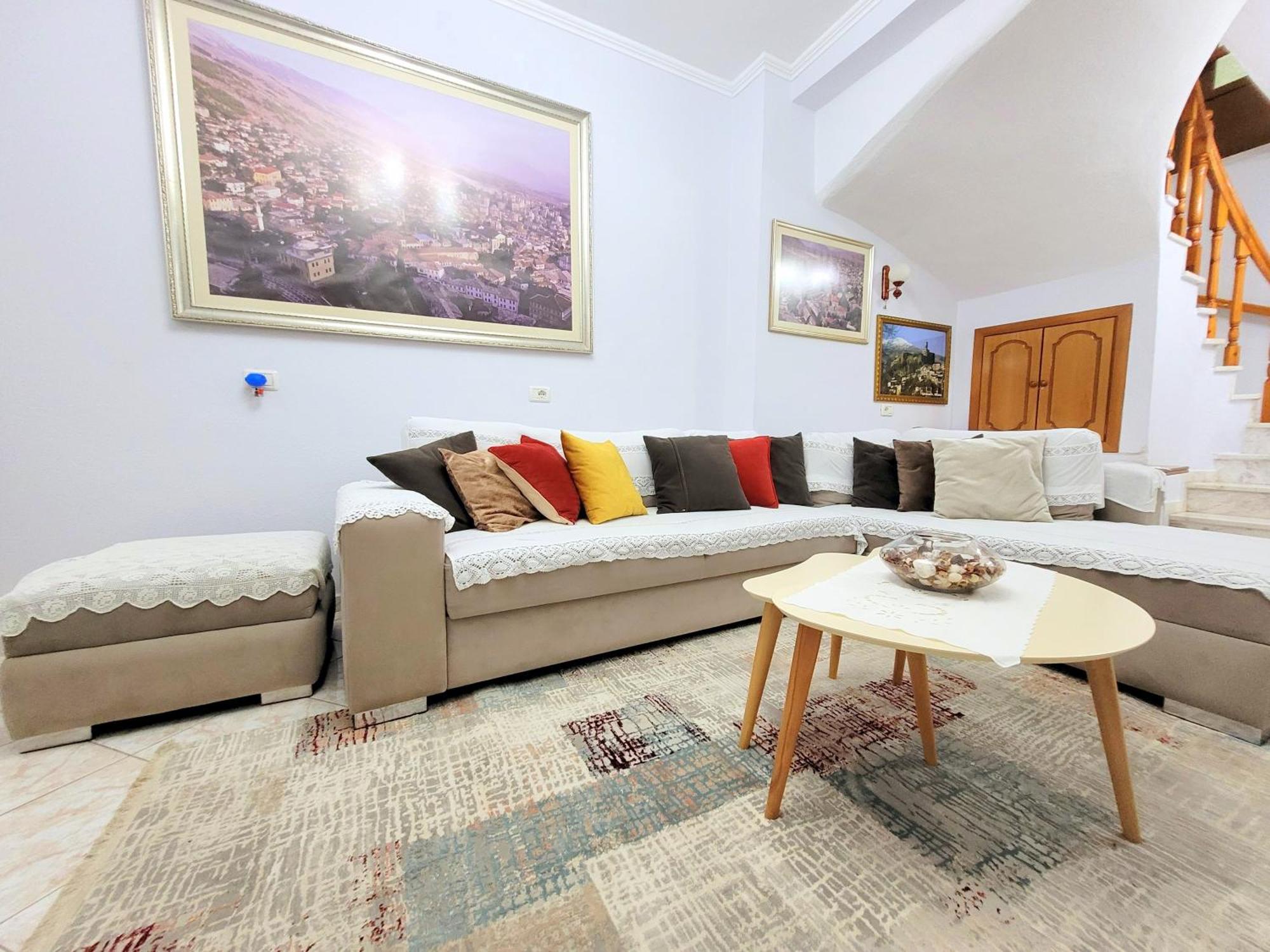 Marbi Guest House Gjirokastër Exteriör bild